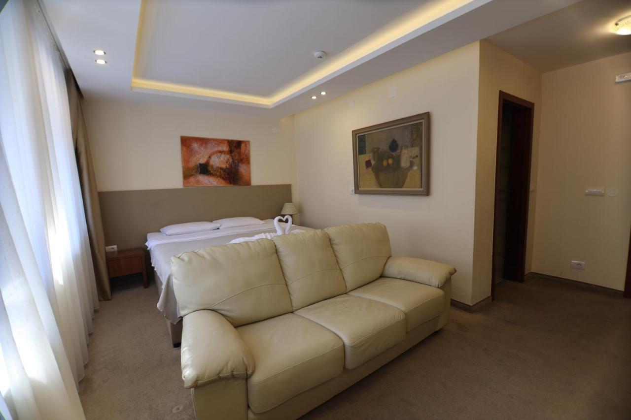 Hotel Happy Dimitrovgrad Exterior photo