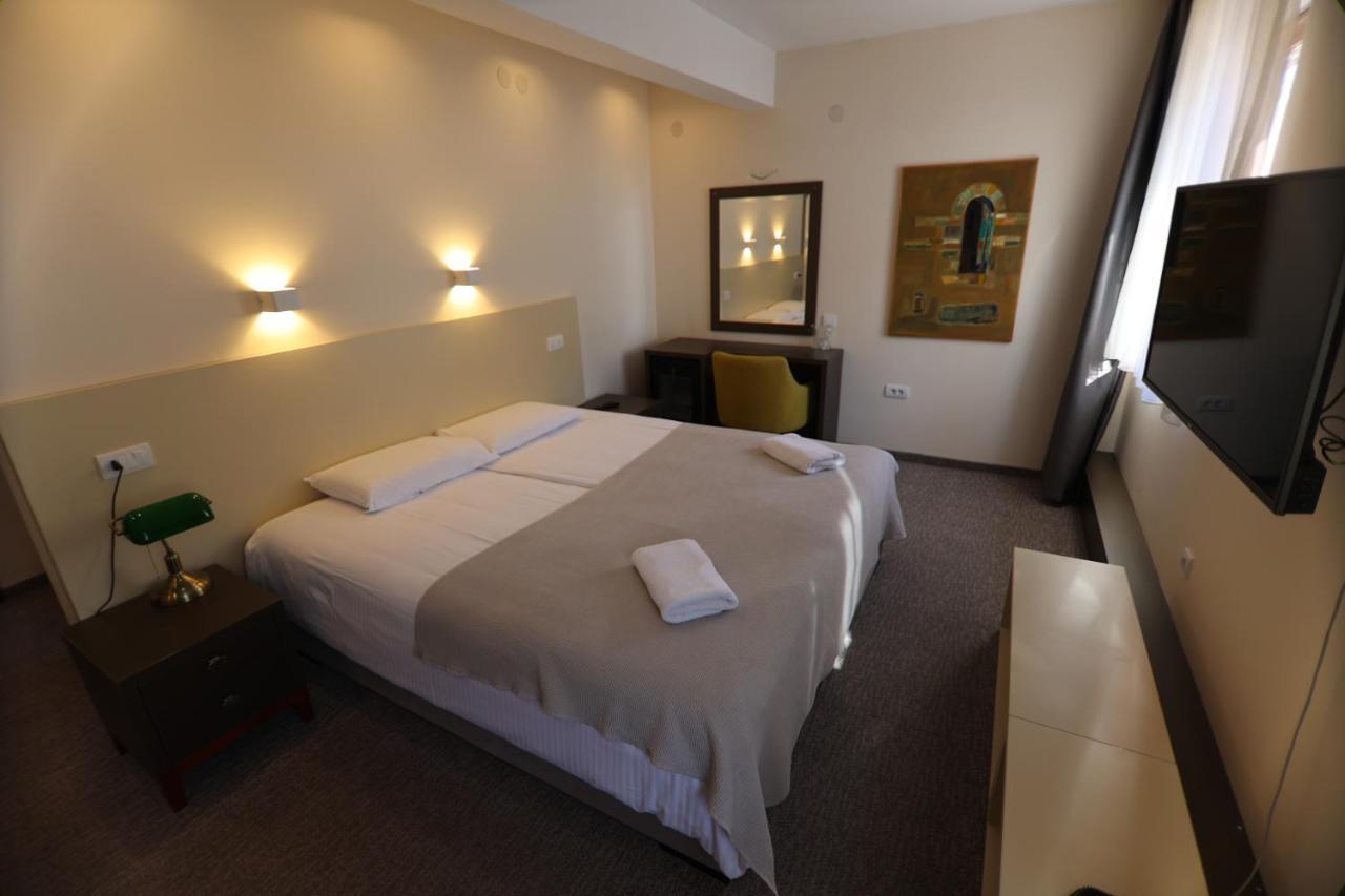 Hotel Happy Dimitrovgrad Exterior photo