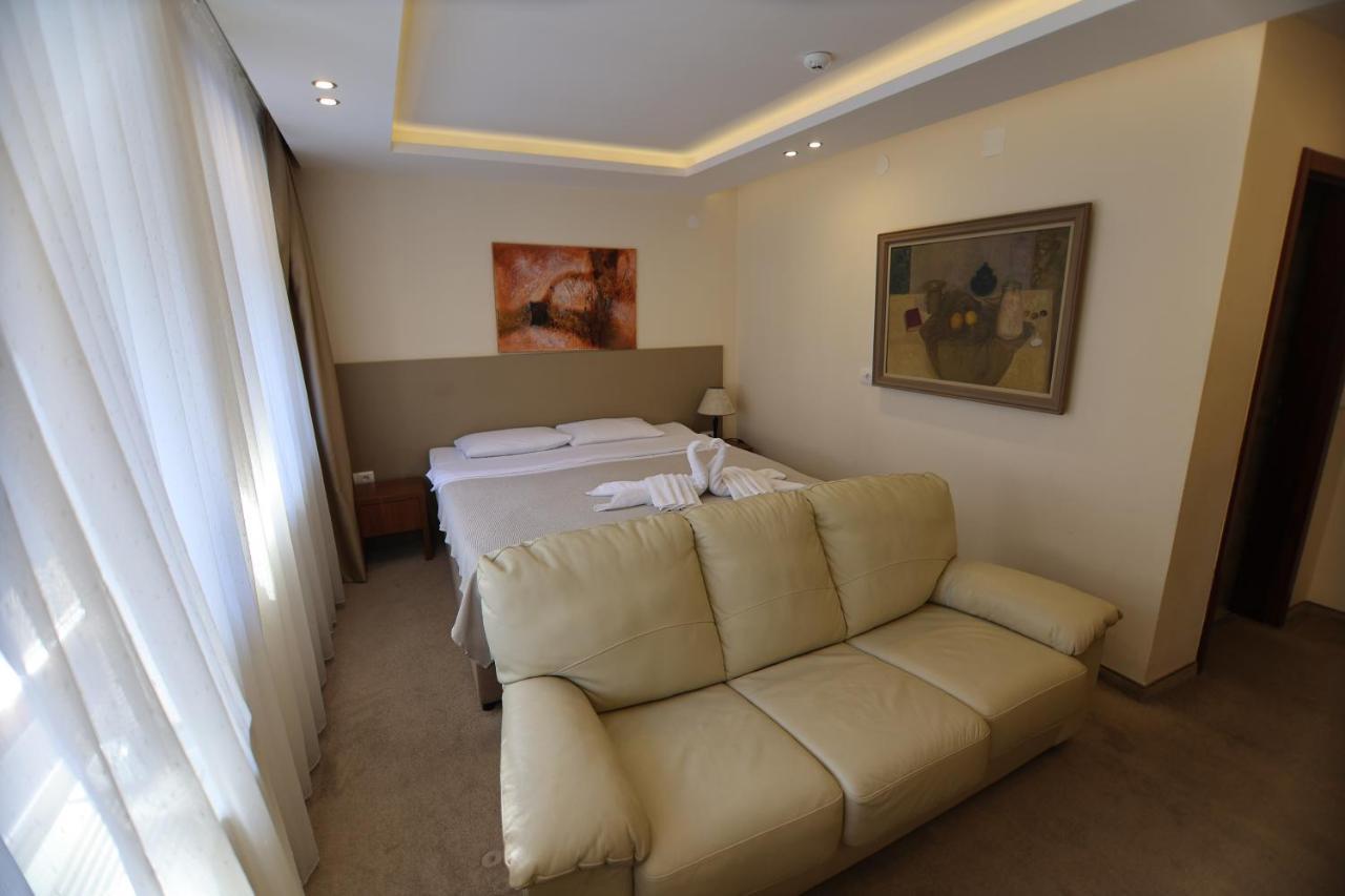 Hotel Happy Dimitrovgrad Exterior photo
