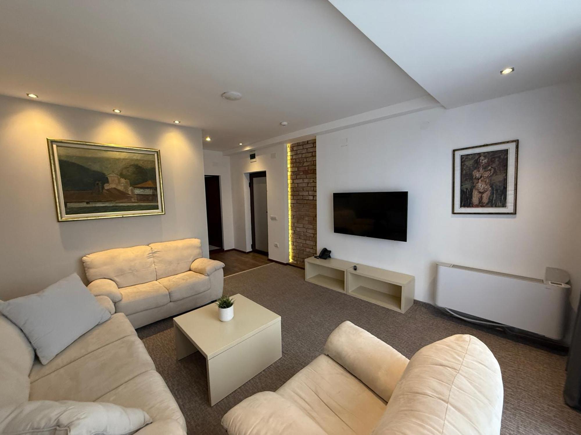 Hotel Happy Dimitrovgrad Exterior photo
